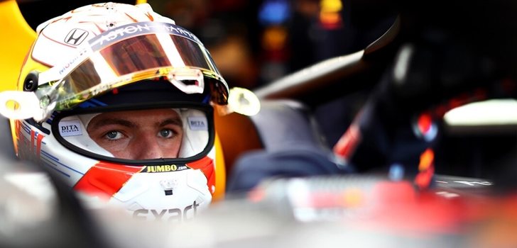 Verstappen, subido en el RB15