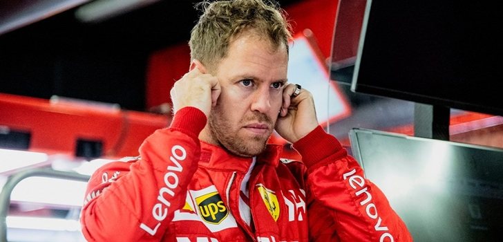 Sebastian Vettel, concentrado antes de subirse al monoplaza