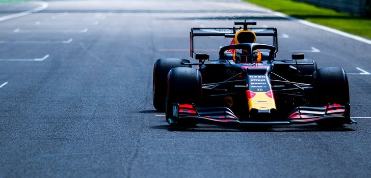 Max Verstappen, a los mandos del RB15