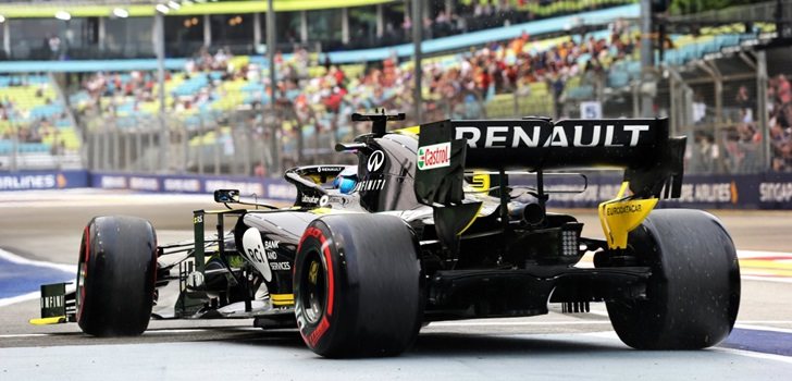 Ricciardo, en el pit lane de Marina Bay