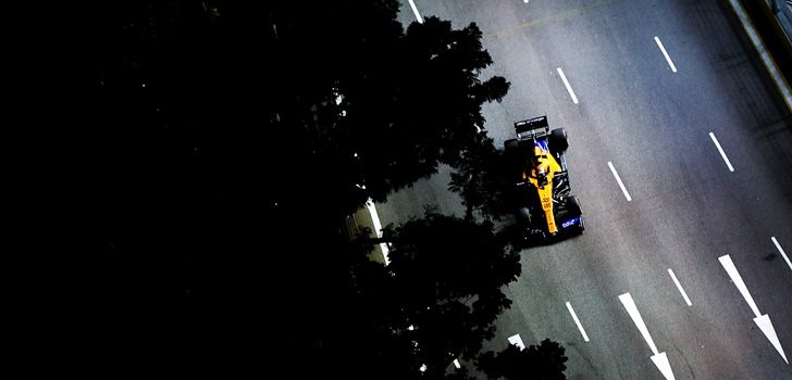 Carlos Sainz rueda en las calles de Singapur