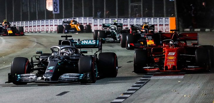 Hamilton pelea por posición con Vettel en Singapur