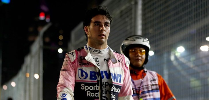 Sergio Pérez pasea por el trazado de Marina Bay