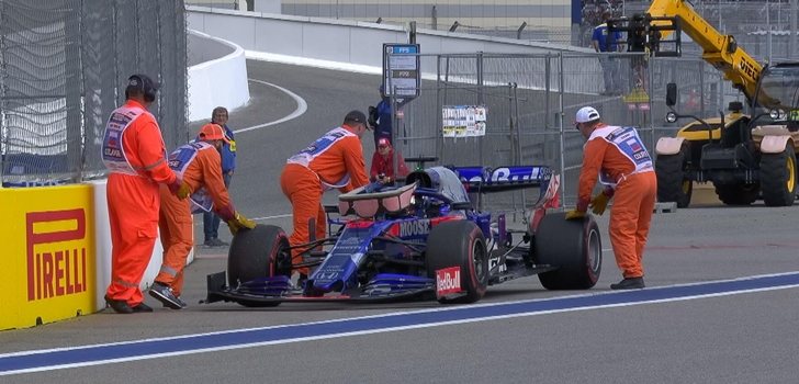 Los comisarios retiran el monoplaza de Kvyat