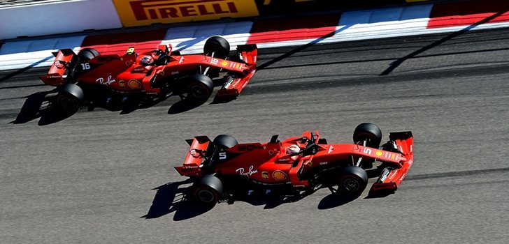 Leclerc y Vettel luchan por posición en Sochi