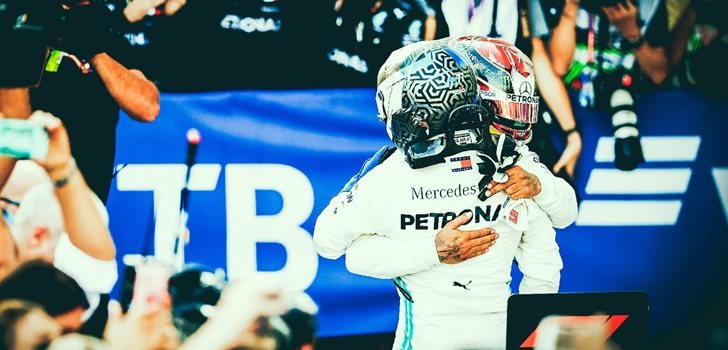 Bottas y Hamilton se abrazan tras su doblete en Sochi