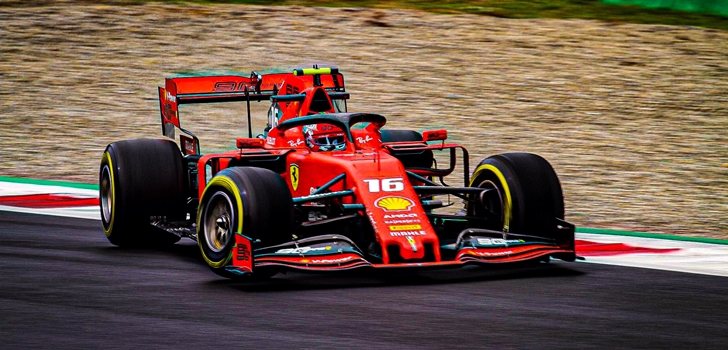 Charles Leclerc derrapa con el SF90