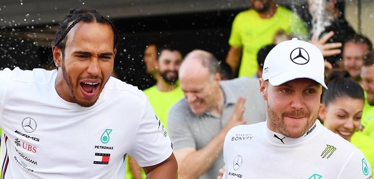 Hamilton y Bottas celebran su doblete en Sochi