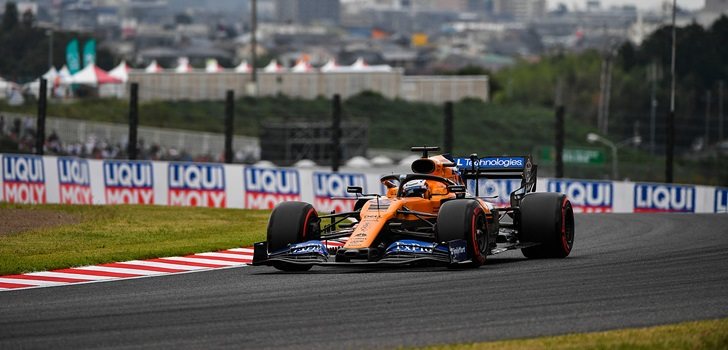 Carlos Sainz rueda en el trazado de Suzuka