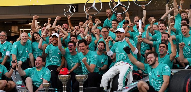 Mercedes celebra en Suzuka su sexto título