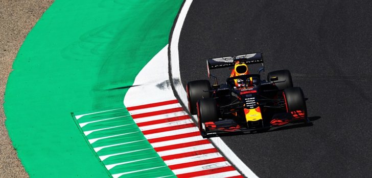 Max Verstapen rueda en el trazado de Suzuka