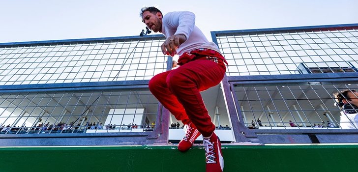 Vettel, en el muro de Ferrari
