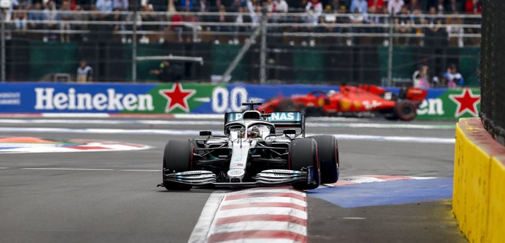 Hamilton y Vettel, luchando por el triunfo en México