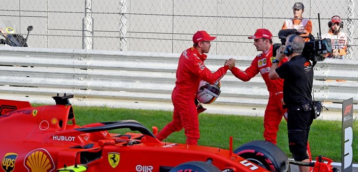 Vettel y Leclerc se estrechan la mano en Sochi