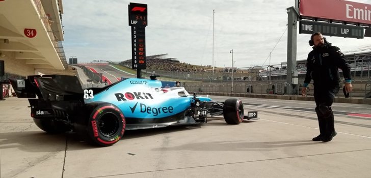 Russell, en el pit lane de Austin