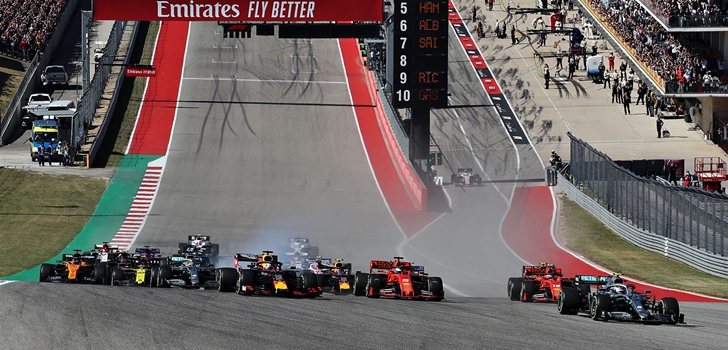 Verstappen lucha con los Ferrari en la salida de Austin