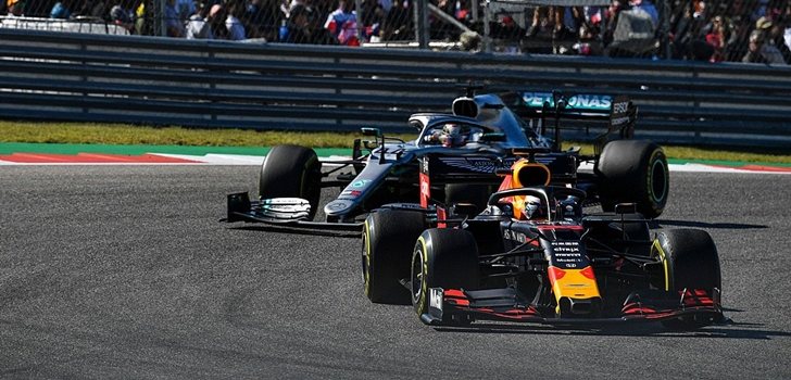 Verstappen y Hamilton luchan por posición en Austin