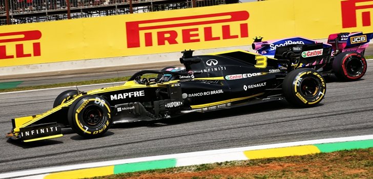 Ricciardo lucha con Pérez en Interlagos