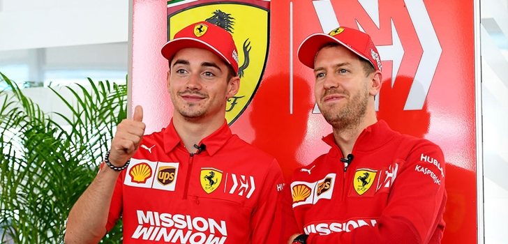 Leclerc y Vettel posan ante los medios en Interlagos