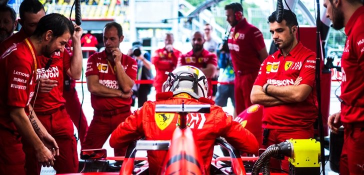 Vettel, en el garaje de Ferrari