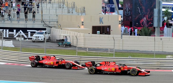 Leclerc y Vettel pelean por posición en Yas Marina