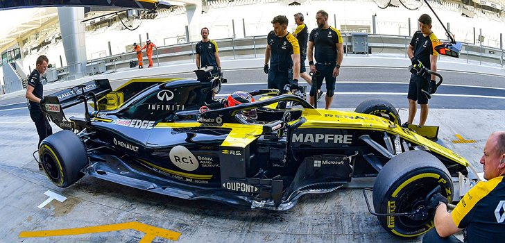 Esteban Ocon, rodando con los neumáticos Pirelli en los test de Abu Dabi