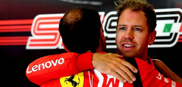 Vettel abraza a Marc Gené