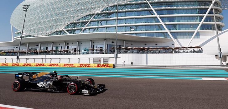 Magnussen rueda en Yas Marina