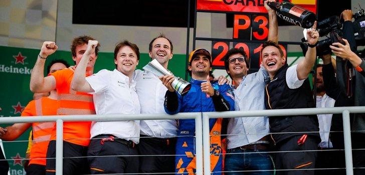 McLaren celebra el podio de Sainz en Interlagos
