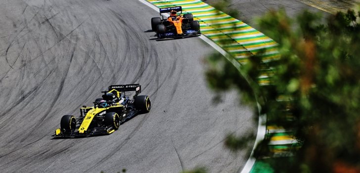 Ricciardo y Sainz, durante el GP de Brasil 2019