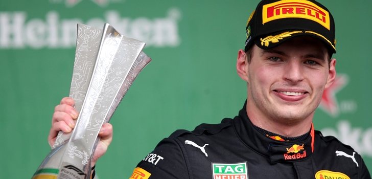 Verstappen celebra su triunfo en Brasil