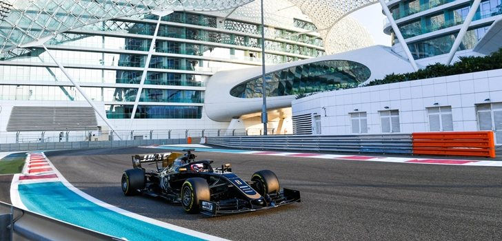 Grosjean rueda en Yas Marina 2019