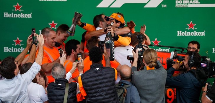 Mclaren celebra el podio de Sainz en Brasil