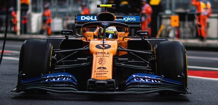 Norris, en el pit lane de México