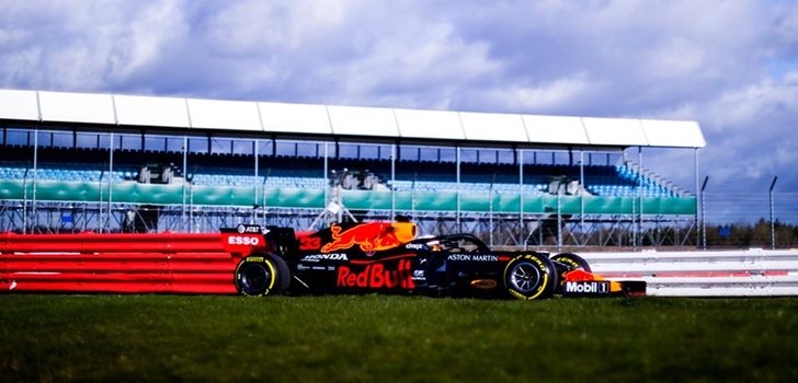 Verstappen, a los mandos del nuevo RB16