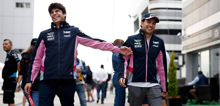 Stroll y Pérez bromean en el paddock