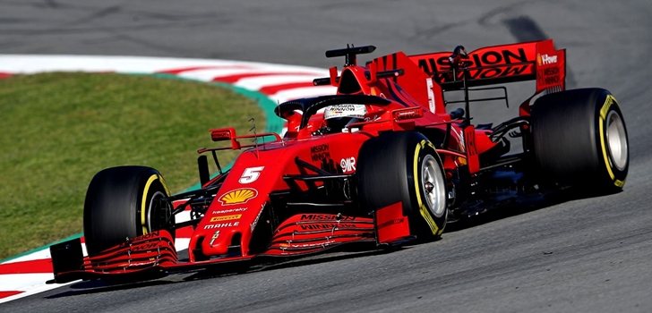Sebastian Vettel rueda en los test de Montmeló