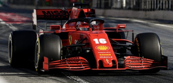 Leclerc, en los boxes de Montmeló