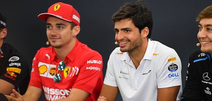 Leclerc y Sainz, juntos en la rueda de prensa