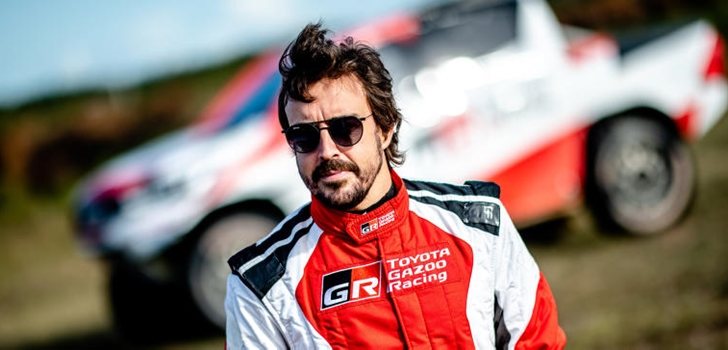 Alonso posa con Toyota Gazoo Racing