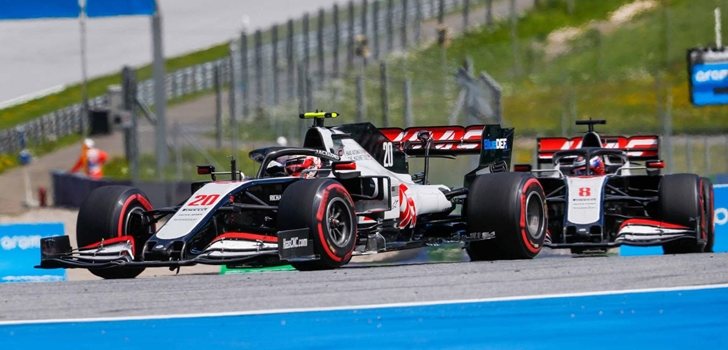 Magnussen y Grosjean, en el GP de Estiria 2020
