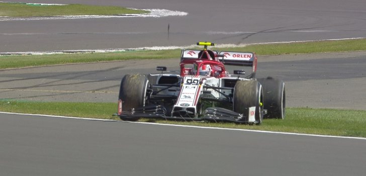 Giovinazzi se sale de pista en FP1