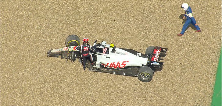 Accidente de Kevin Magnussen en la primera vuelta de la carrera de Gran Bretaña