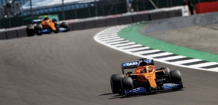 Sainz y Norris, durante la carrera en Silverstone