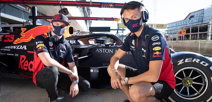 Verstappen y Albon, junto al RB16