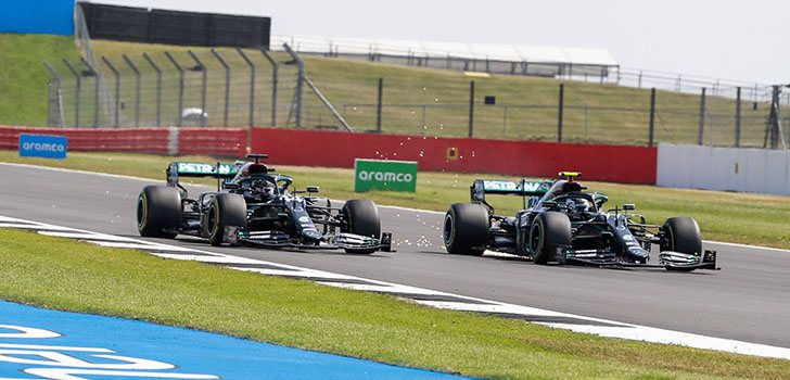 Mercedes no ha podido con el recital de Red Bull en Silverstone