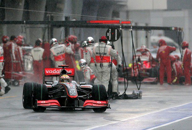 Hamilton salva el honor de McLaren
