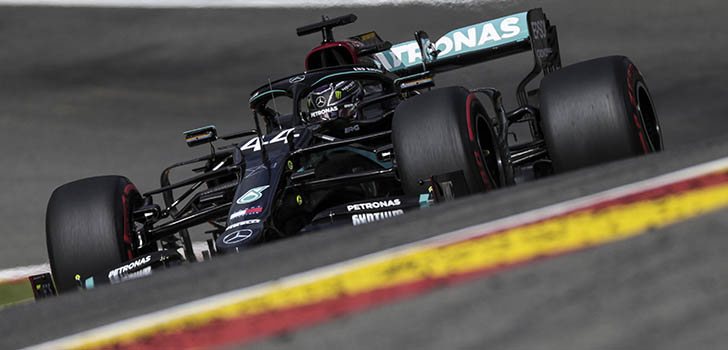 Mercedes sigue liderando gracias a Lewis Hamilton