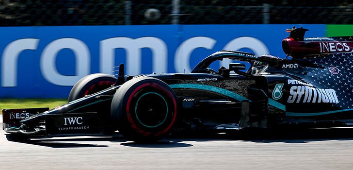 Mercedes sigue dominando en las prácticas de Italia