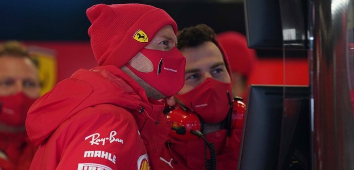Vettel, junto a su ingeniero en Nürburgring